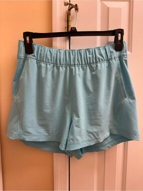 Columbia turquoise water shorts size large